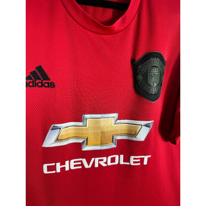 Détail de l'écusson noir et or Treble 1999 de Manchester United