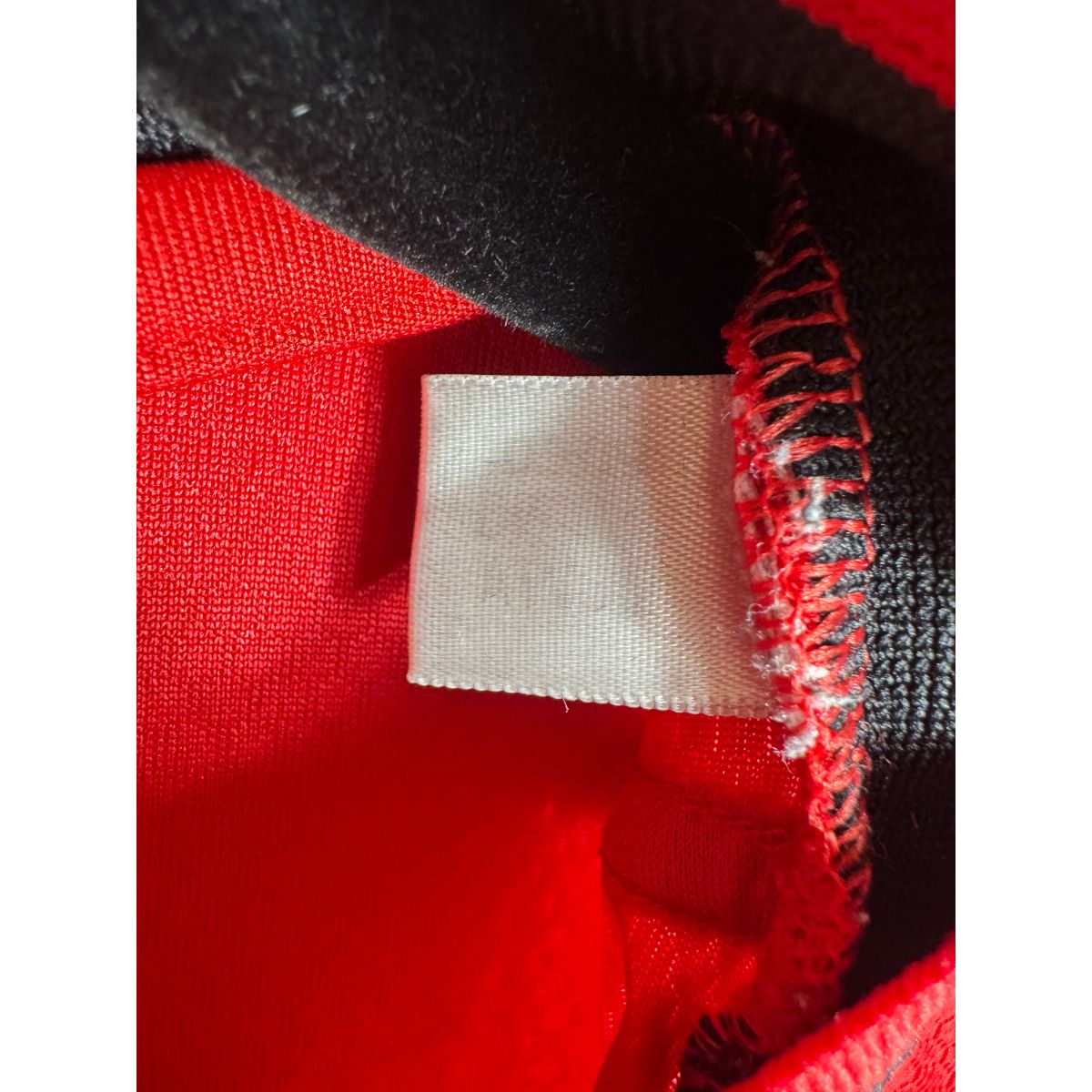 Étiquette intérieure d'authenticité Adidas (effacée par le temps)