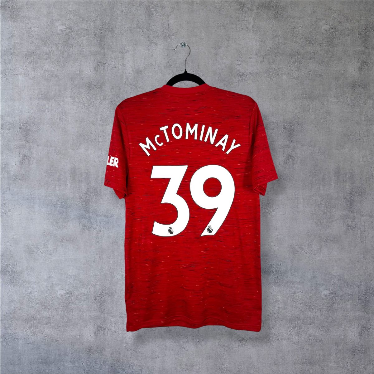 Dos du maillot domicile Manchester United 2020-2021 adidas, flocage blanc McTominay 39 police Premier League