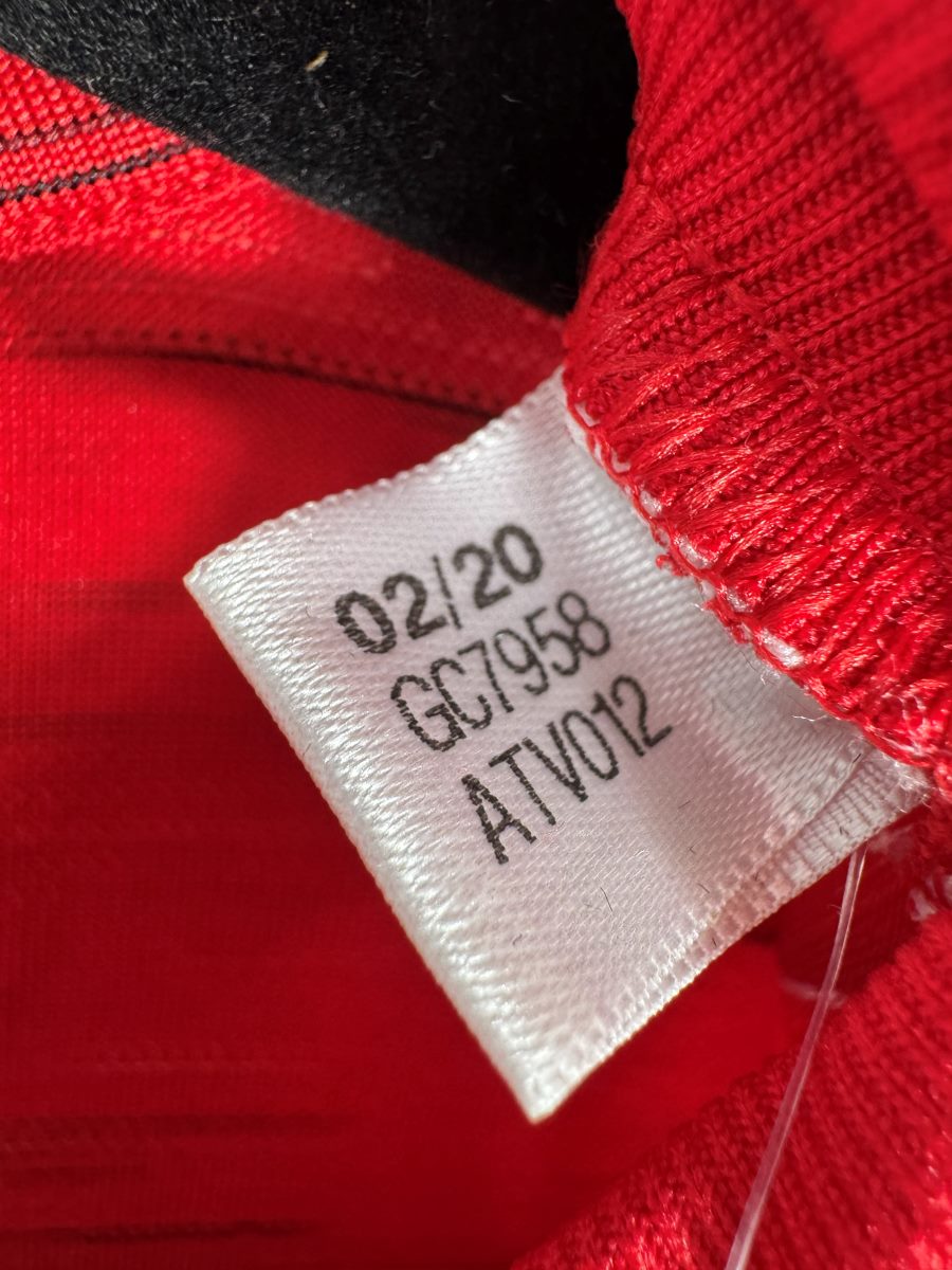 Étiquette intérieure adidas 02/20 code GC7958, maillot Manchester United domicile 2020-2021