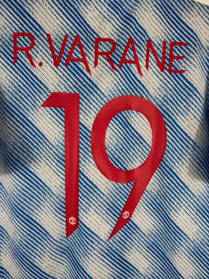 Détail de la typographie du flocage sur le numéro 19 de Raphaël Varane