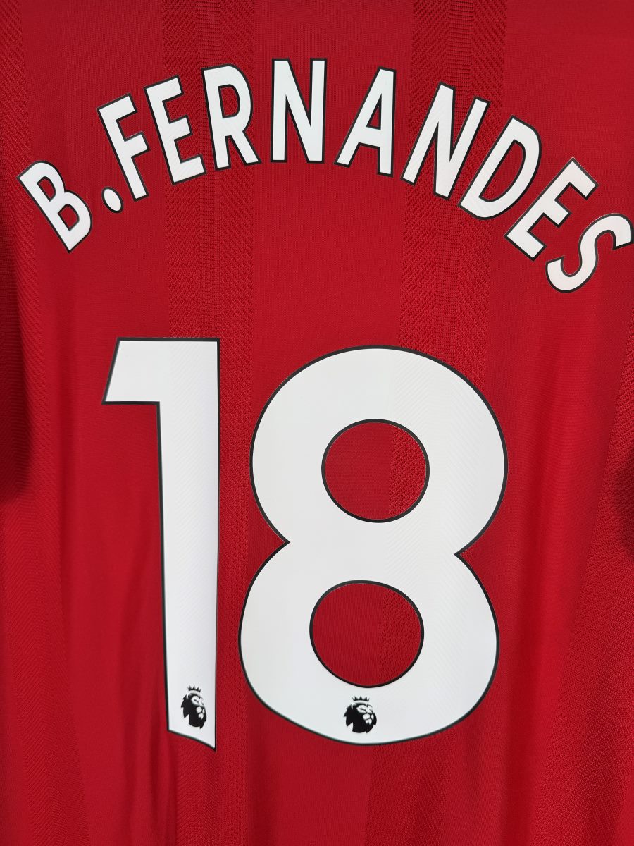 Détail flocage B.Fernandes 18 police Premier League, maillot Manchester United 2021-2022