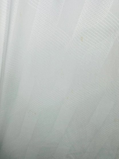 Petites taches claires sur le devant du maillot extérieur Manchester United 2022-2023