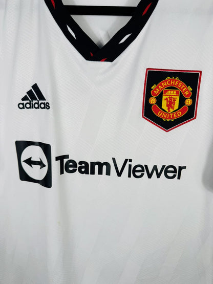 Écusson Manchester United, logo adidas et sponsor TeamViewer, maillot extérieur 2022-2023