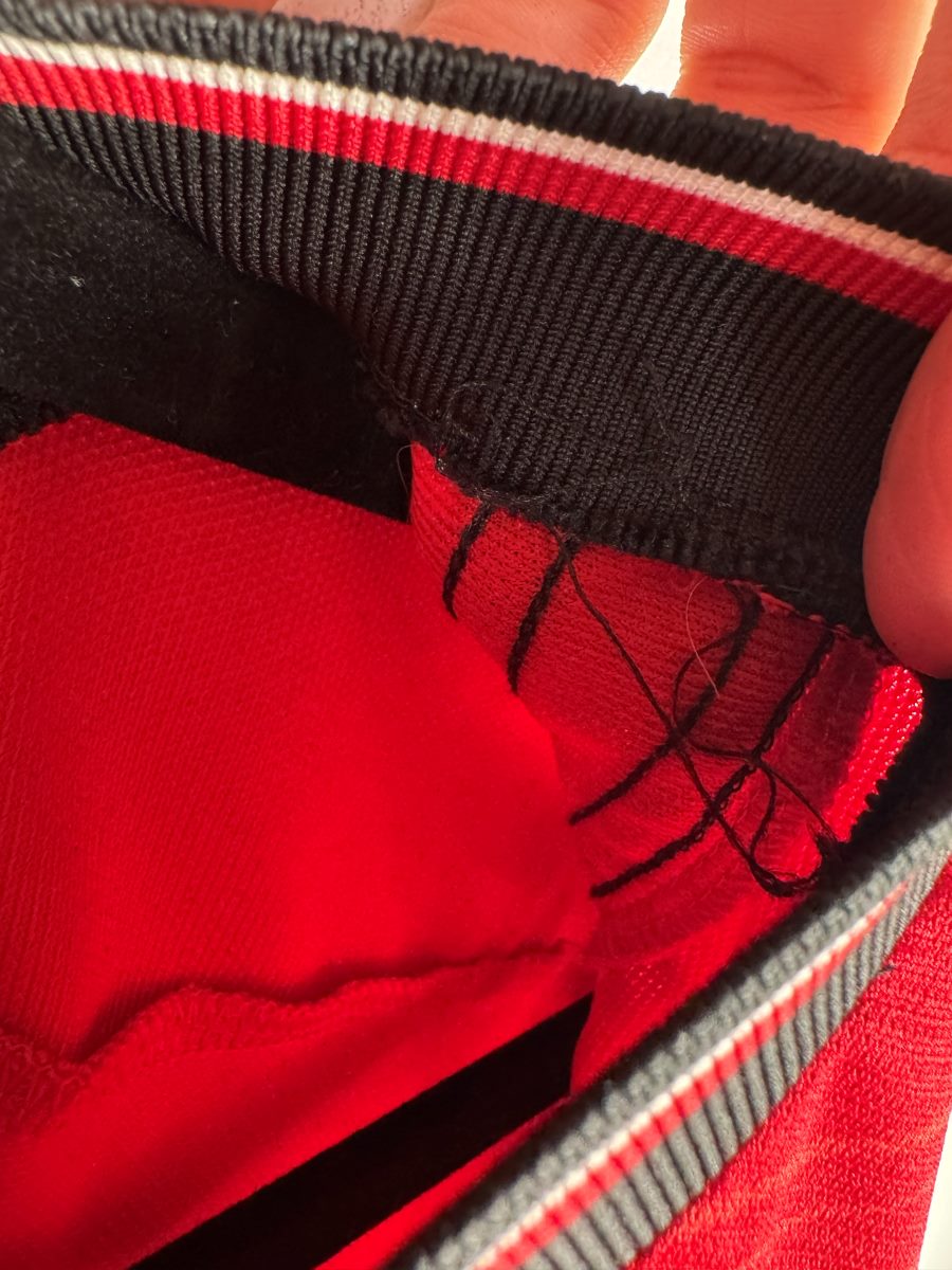 Étiquette de taille coupée au col, maillot Manchester United domicile 2023-2024 Garnacho