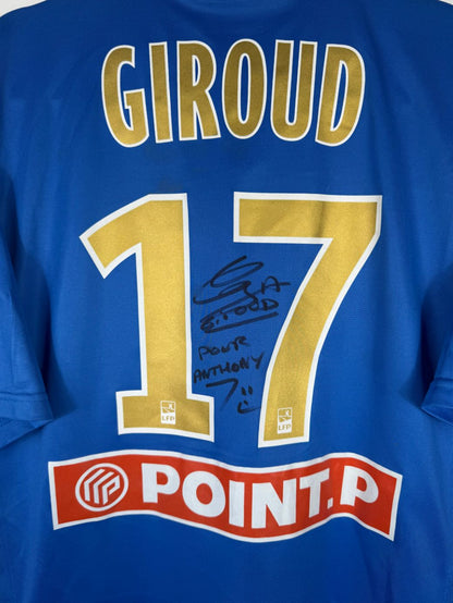 Détail de la typographie du flocage d'origine et de la dédicace d'Olivier Giroud