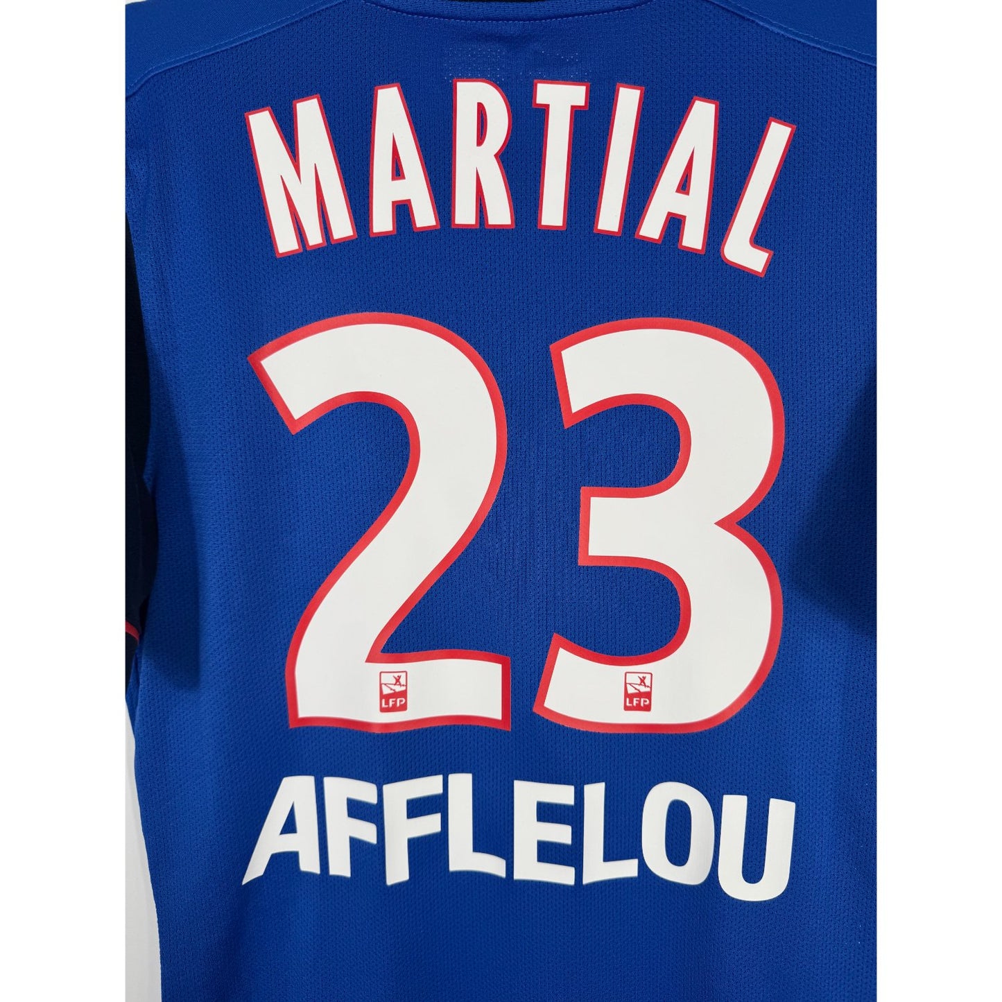 Détail de la typographie du flocage sur le numéro 23 d'Anthony Martial