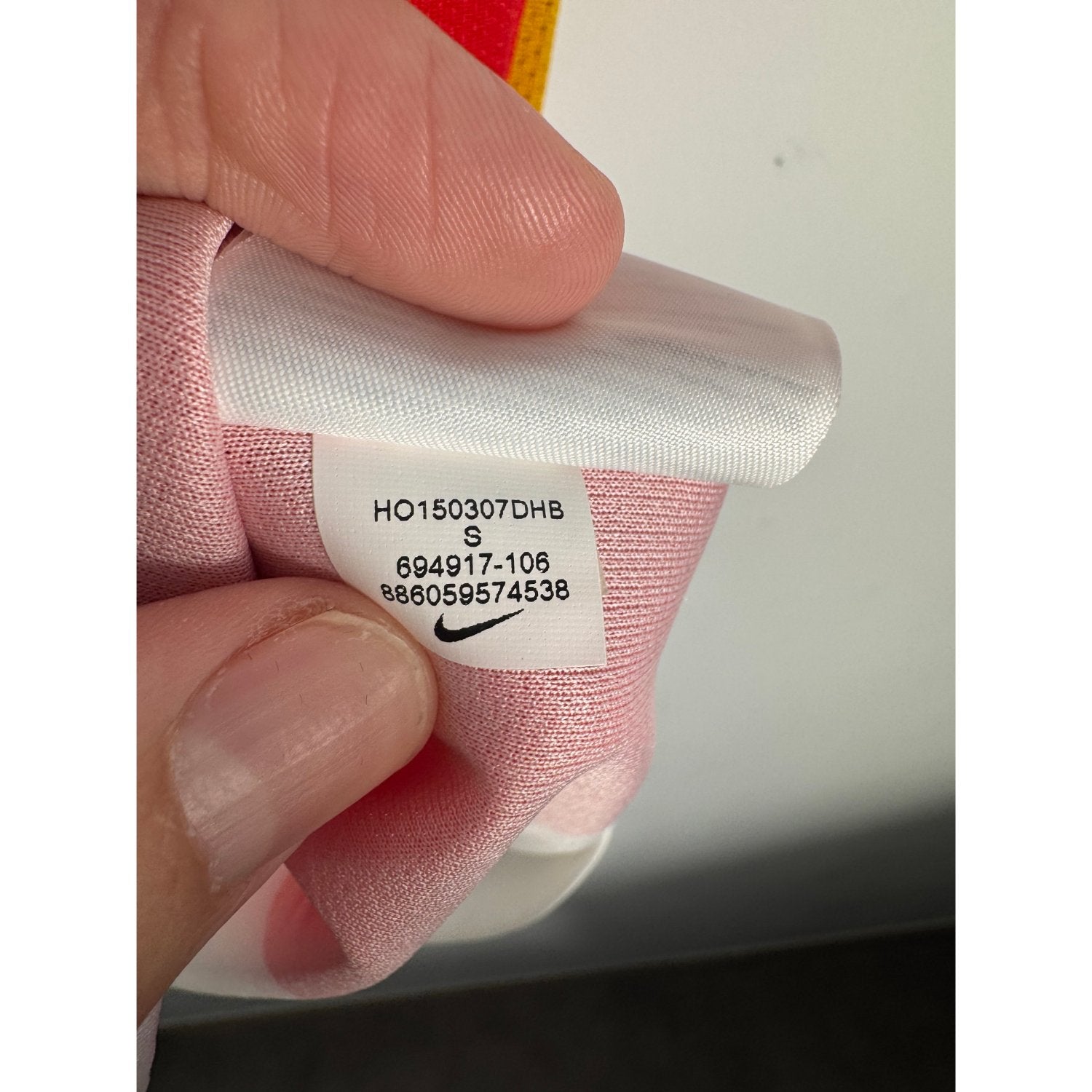 Étiquette d'authenticité avec code Nike 694917-106 prouvant l'originalité du maillot