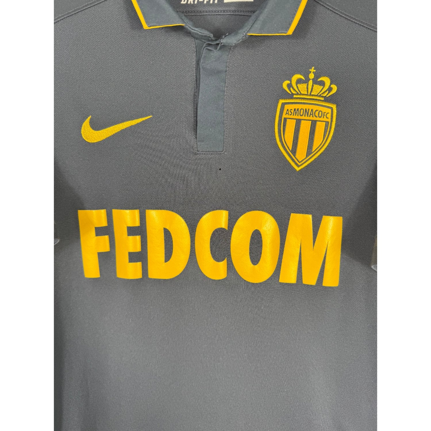 Détail de l'écusson de l'AS Monaco et du logo Nike