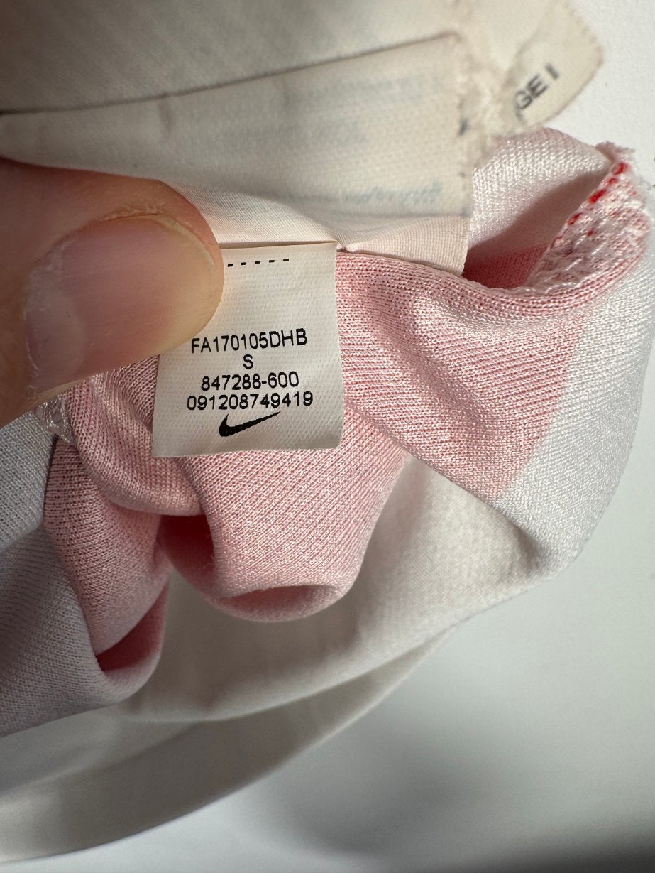 Étiquette d'authenticité avec code Nike 847288-600 prouvant l'originalité du maillot