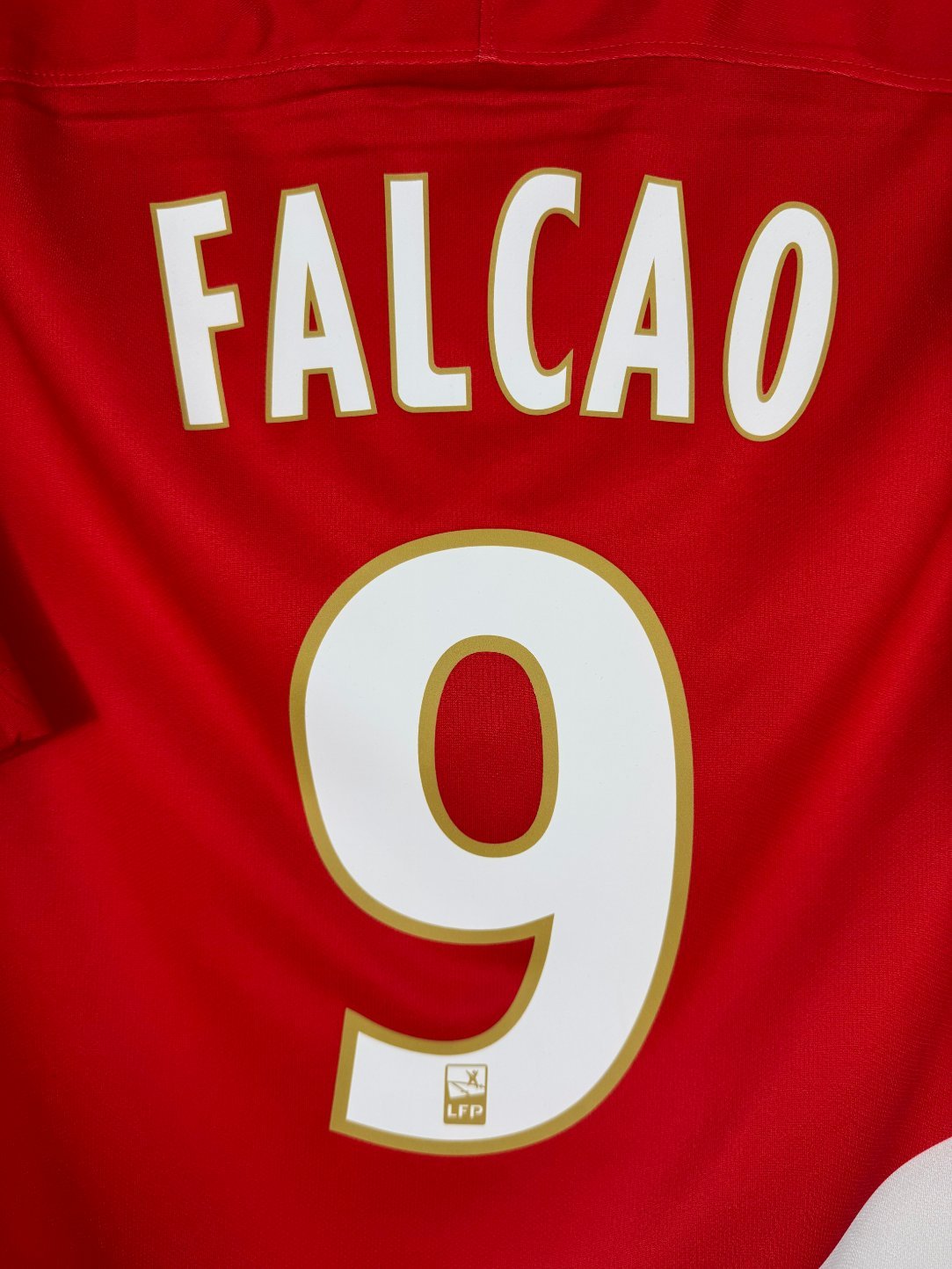Détail de la typographie du flocage sur le numéro 9 de Radamel Falcao
