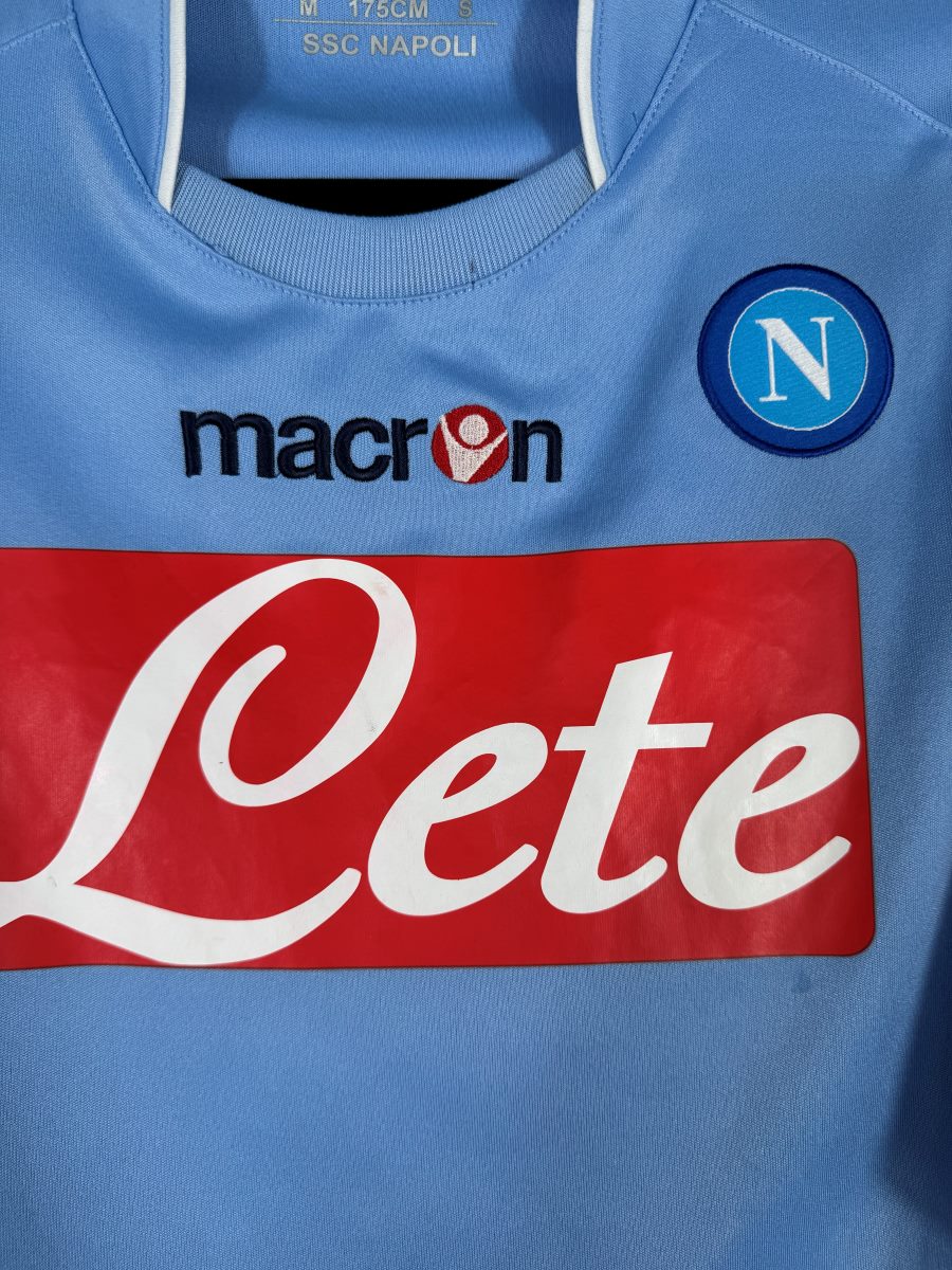 Détail écusson SSC Napoli et sponsor Lete sur maillot 2010-2011