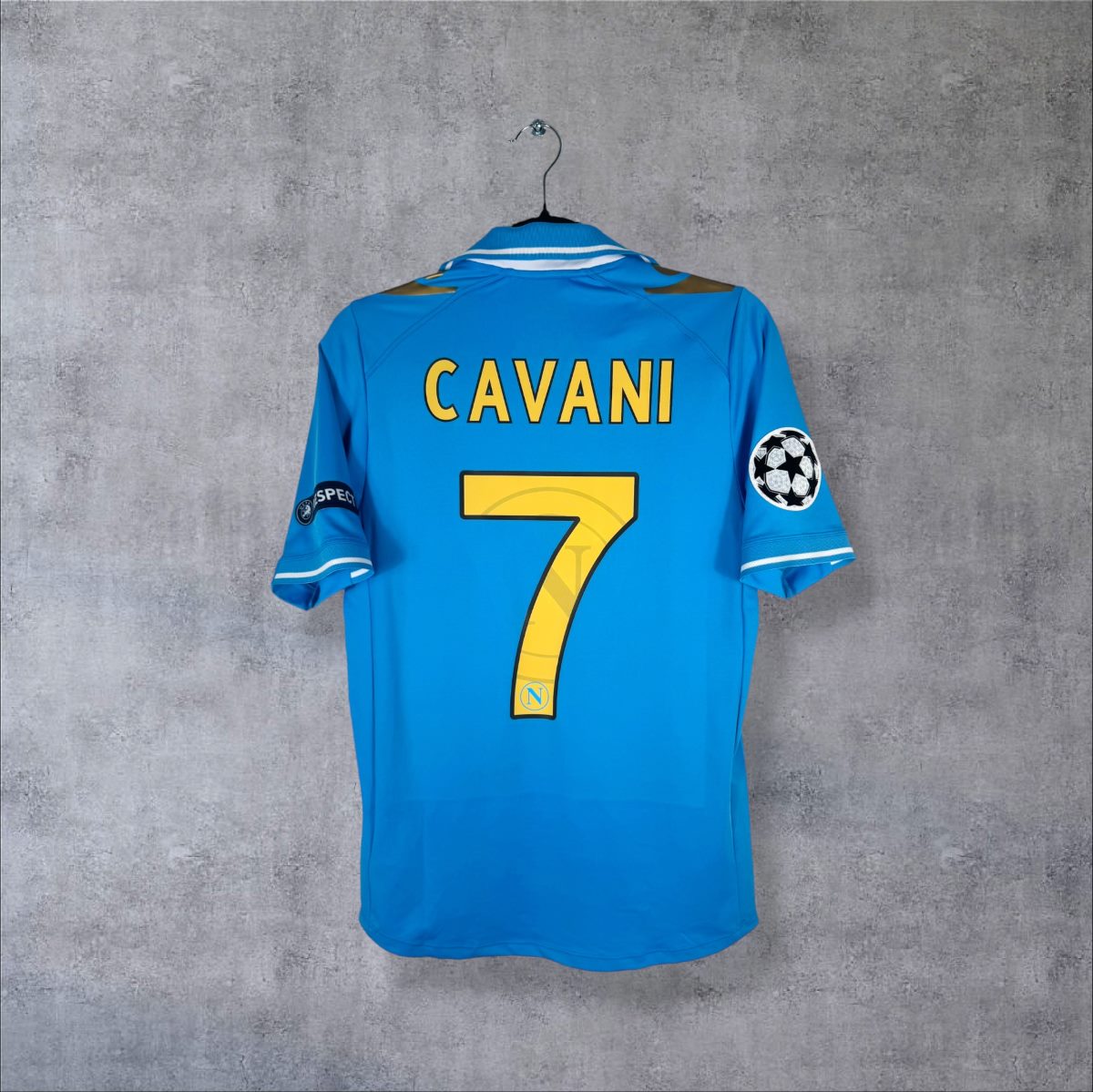 Dos du maillot Napoli 2011-2012 domicile Macron avec flocage Cavani N°7 et patch Ligue des Champions
