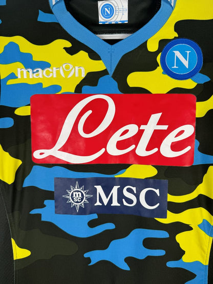 Écusson rond brodé du Napoli et sponsors Lete et MSC en gros plan