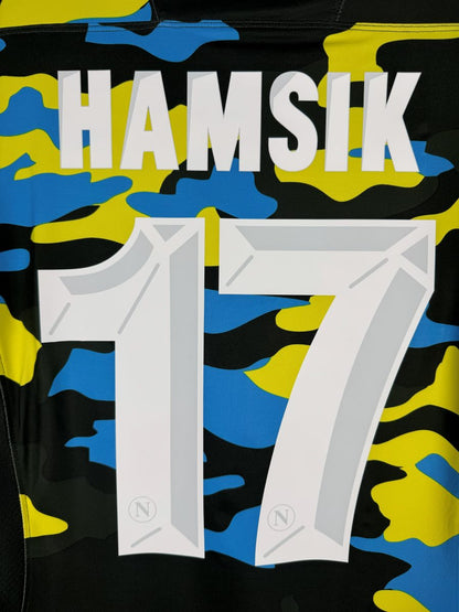 Gros plan du flocage HAMSIK N°17 avec le monogramme du club dans les chiffres