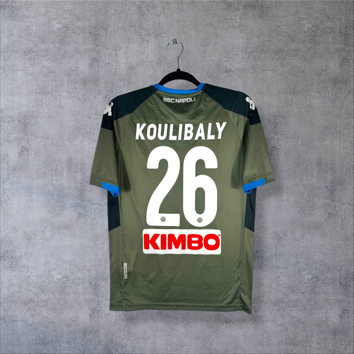Dos du maillot Napoli 2019-2020 extérieur Kappa kaki avec flocage Koulibaly N°26 et sponsor Kimbo