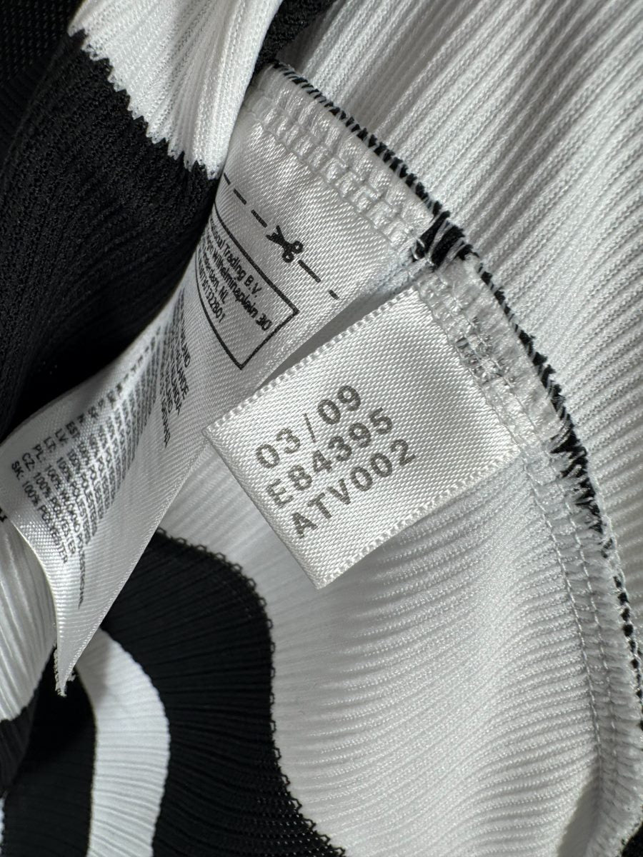 Étiquette adidas E84395 datée 03/09, maillot Newcastle domicile 2009-2010 Carroll