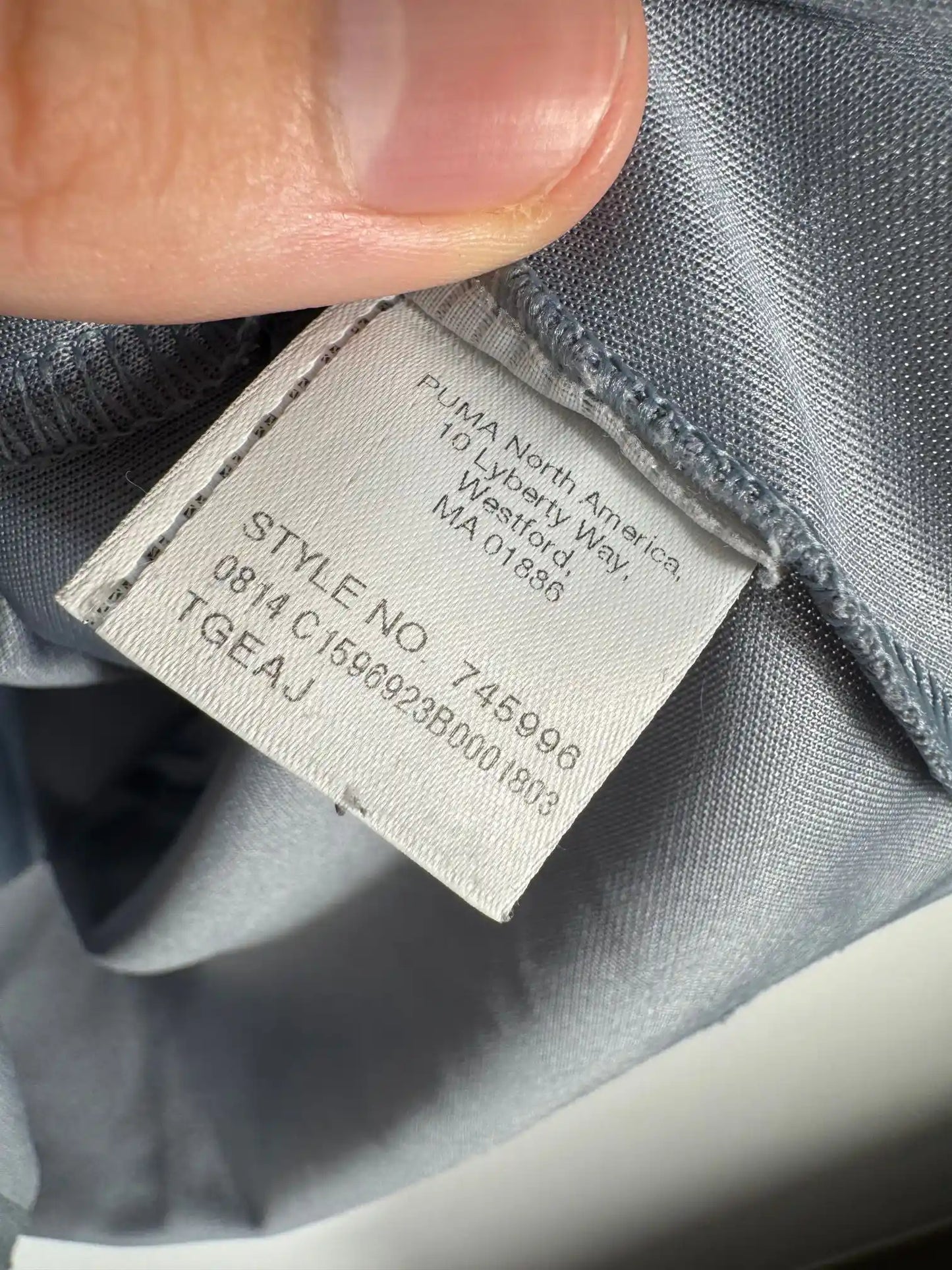 Étiquette intérieure d'authenticité avec code Puma 745996 prouvant l'originalité du maillot Newcastle United away 2014-2015