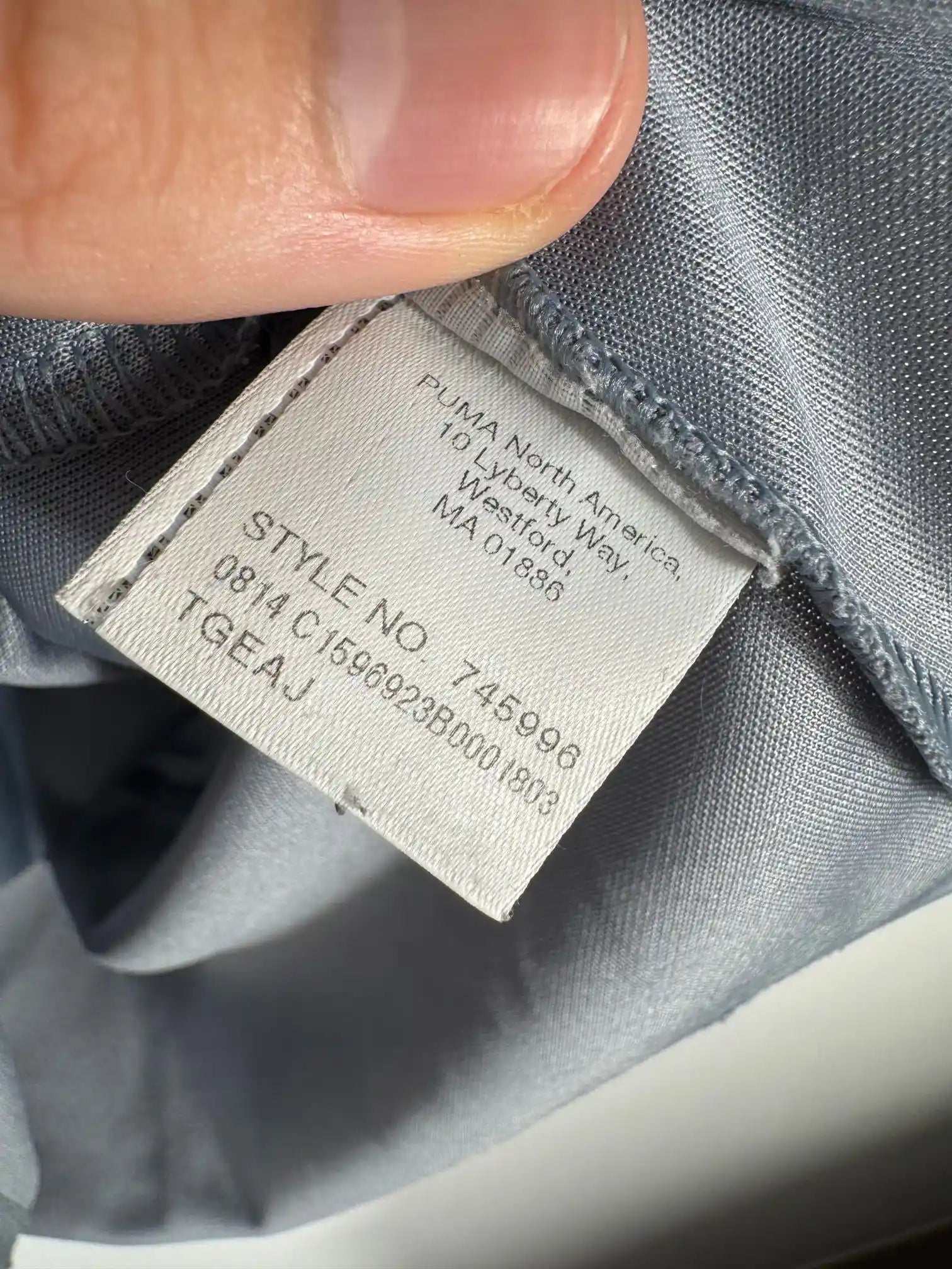 Étiquette intérieure d'authenticité avec code Puma 745996 prouvant l'originalité du maillot Newcastle United away 2014-2015