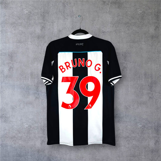Dos du maillot de Newcastle 2022 rayé noir et blanc avec flocage blanc BRUNO G. 39.