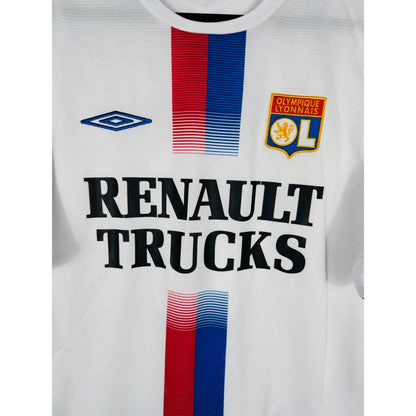 Détail de l'écusson de l'OL et du logo Umbro