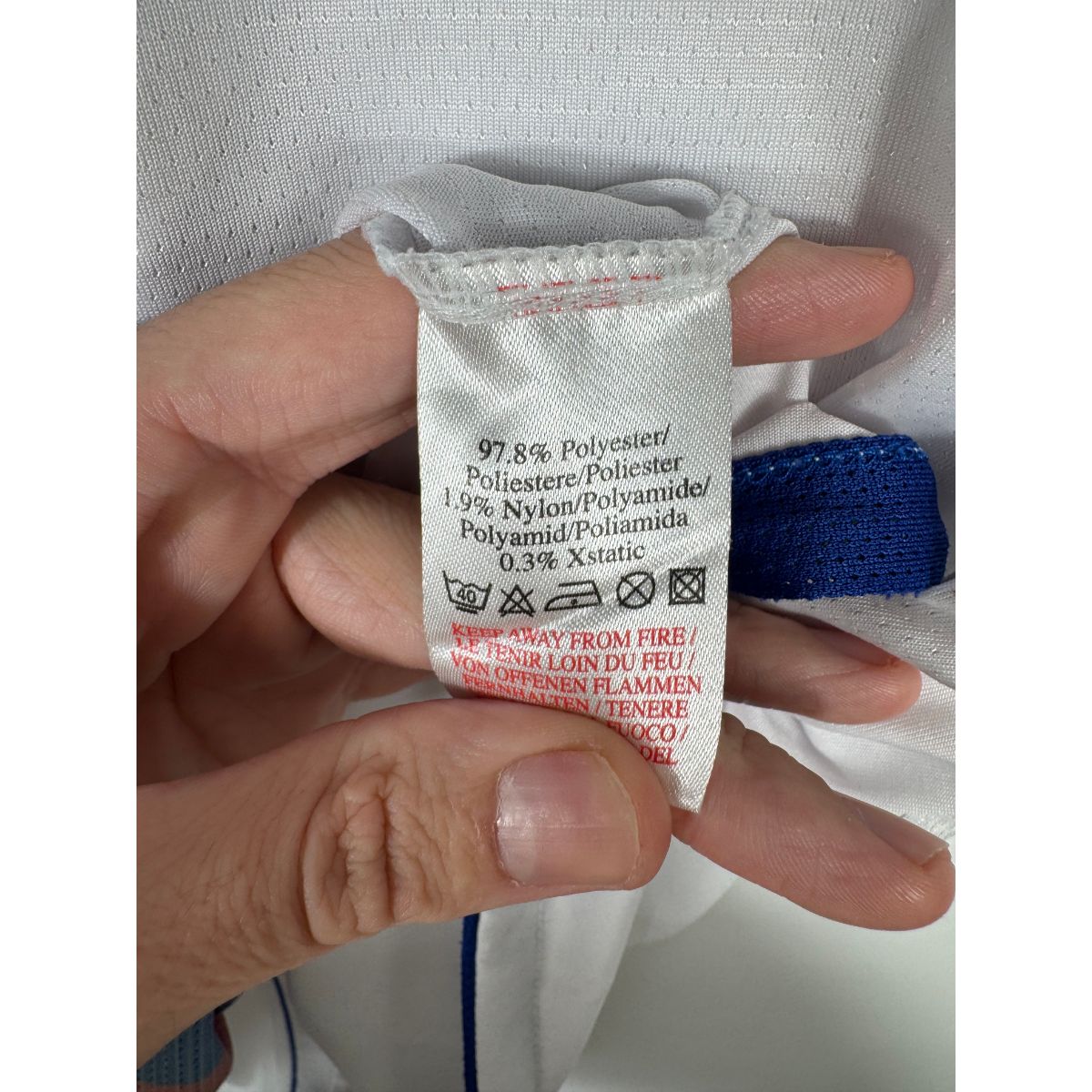 Étiquette d'authenticité Umbro prouvant l'originalité du maillot