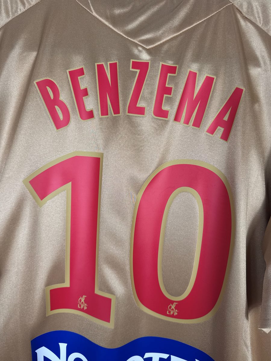 Maillot OL 2007-2008 Extérieur - détail flocage Benzema 10