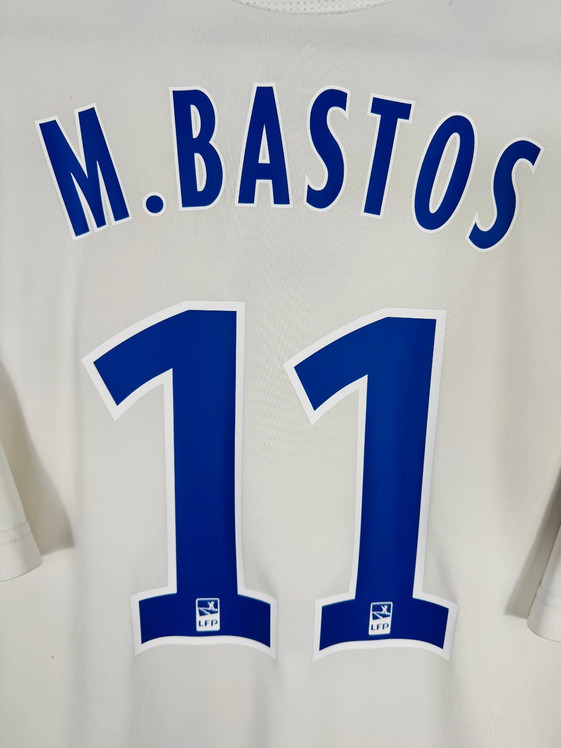 Détail de la typographie du flocage sur le numéro 11 de Michel Bastos