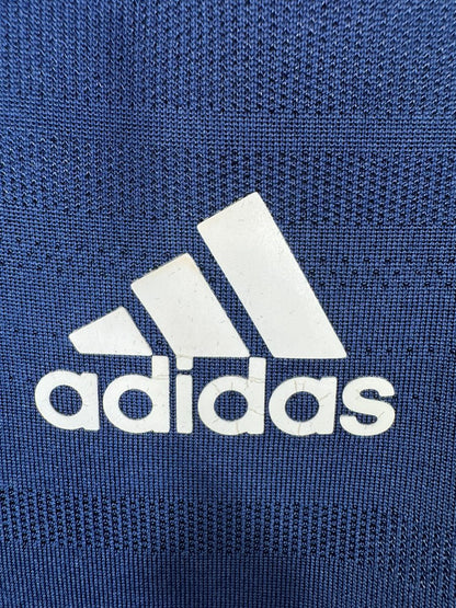 Léger craquèlement sur le logo adidas floqué, maillot OL 2011-2012 extérieur manches longues