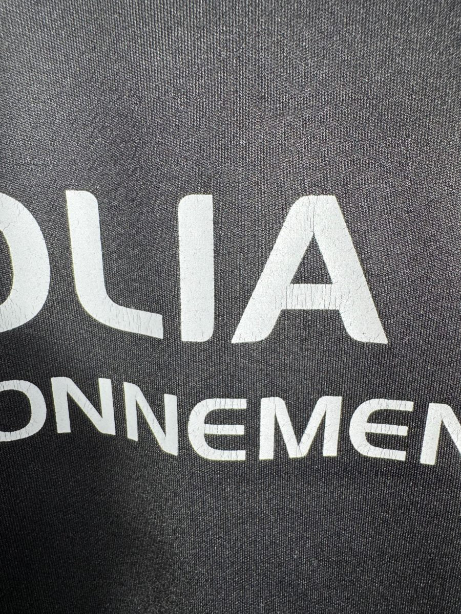 Usure du lettrage Veolia Environnement sur le maillot OL 2012-2013 third noir