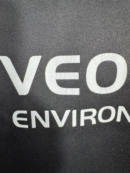Détail des craquelures sur les lettres du sponsor Veolia du maillot OL 2012-2013