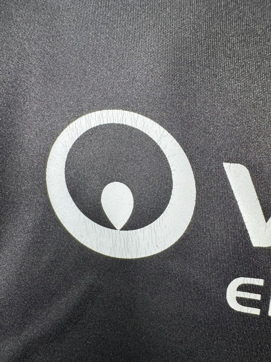 Usure légère du logo Veolia sur le maillot OL 2012-2013 third, micro craquelures signalées