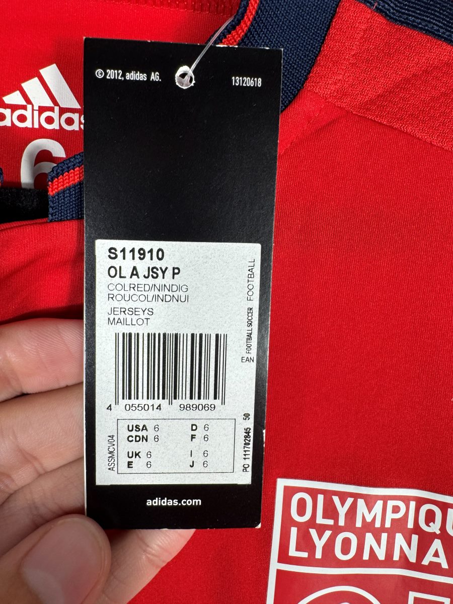 Étiquette carton adidas d'origine référence S11910 OL A JSY P attestée version joueur, maillot OL 2015-2016