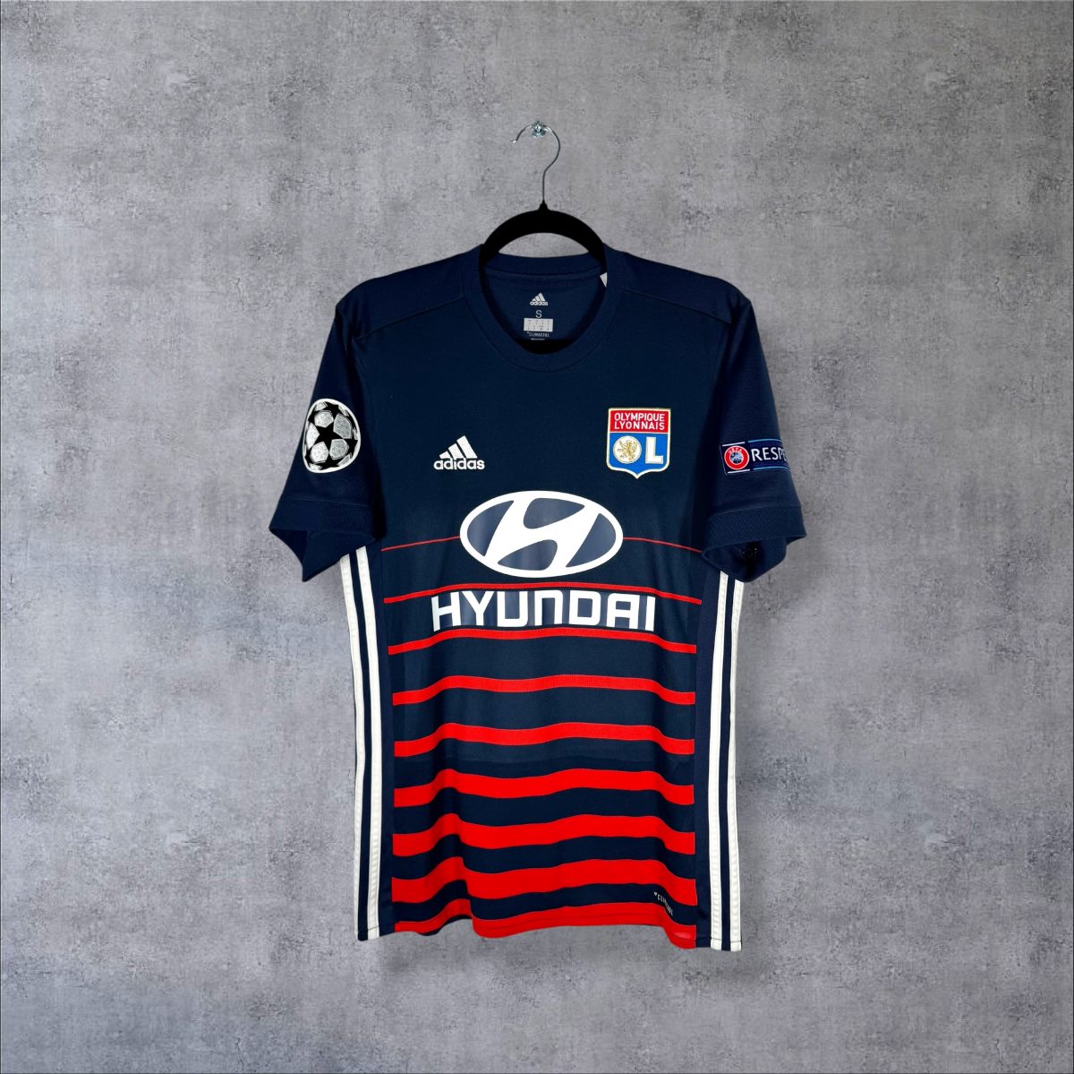 Maillot Olympique Lyonnais 2017-2018 extérieur adidas face Hyundai vagues rouges