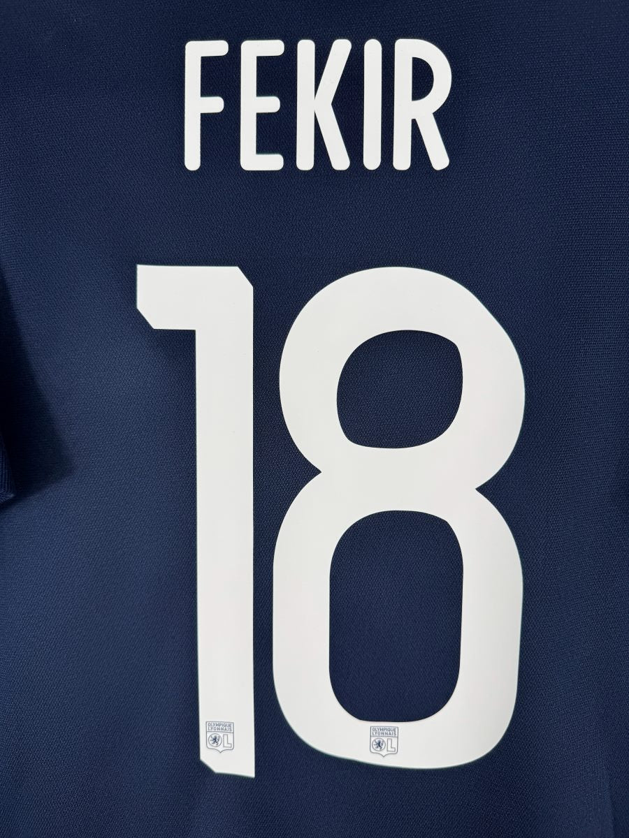 Flocage FEKIR N°18 blanc avec écussons OL intégrés à la base des chiffres
