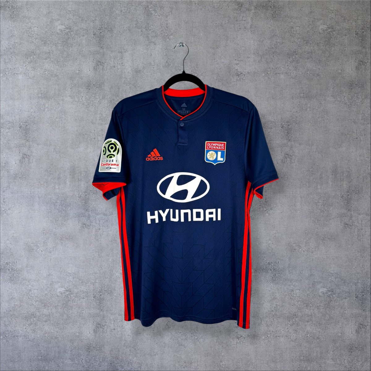 Maillot Olympique Lyonnais 2018-2019 extérieur adidas face Hyundai col boutonné