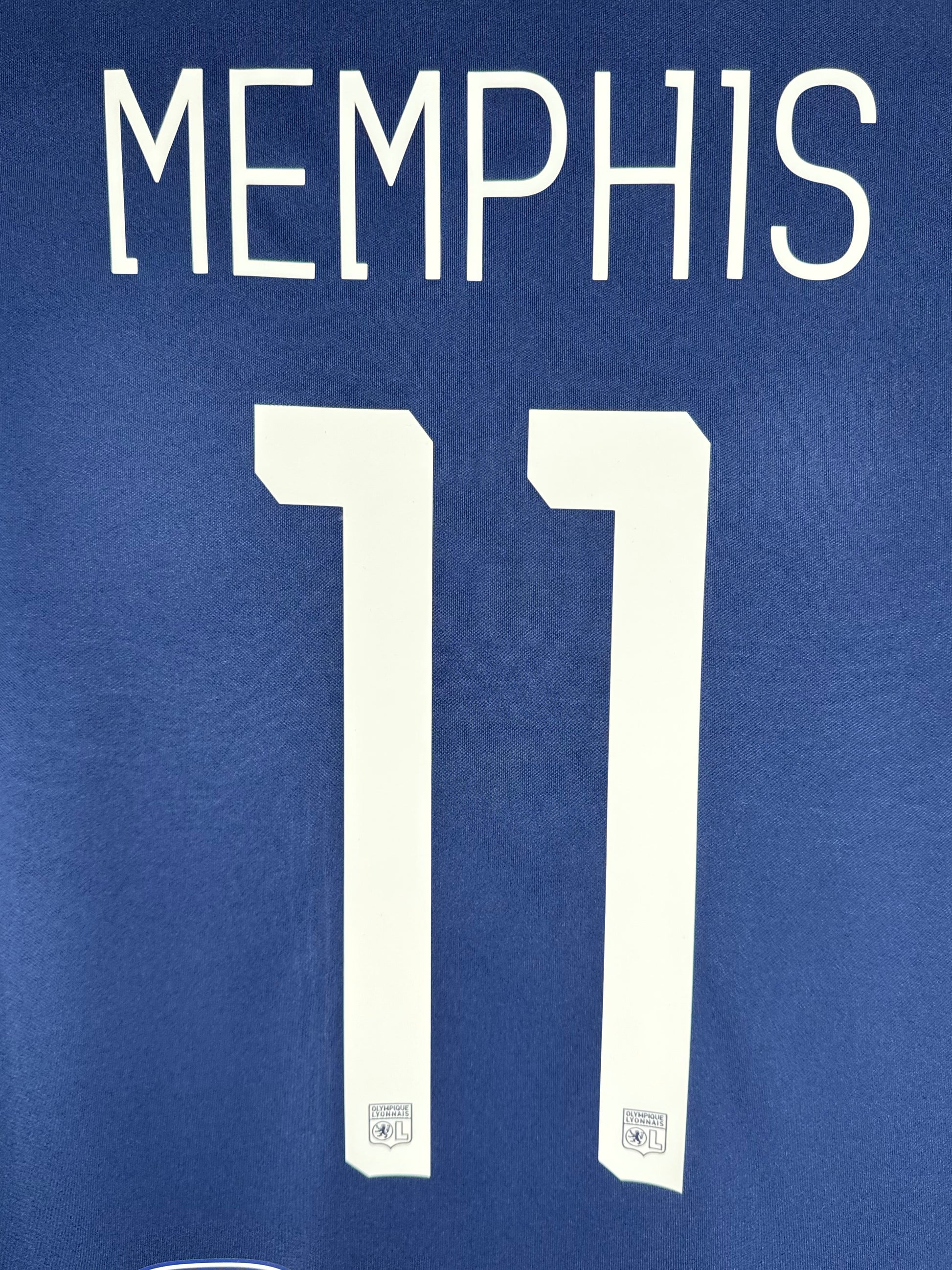 Détail de la typographie du flocage sur le numéro 11 de Memphis Depay