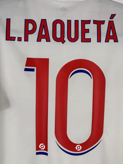 Détail du flocage L.PAQUETÁ numéro 10 avec logo LFP, maillot OL 2020-2021 domicile
