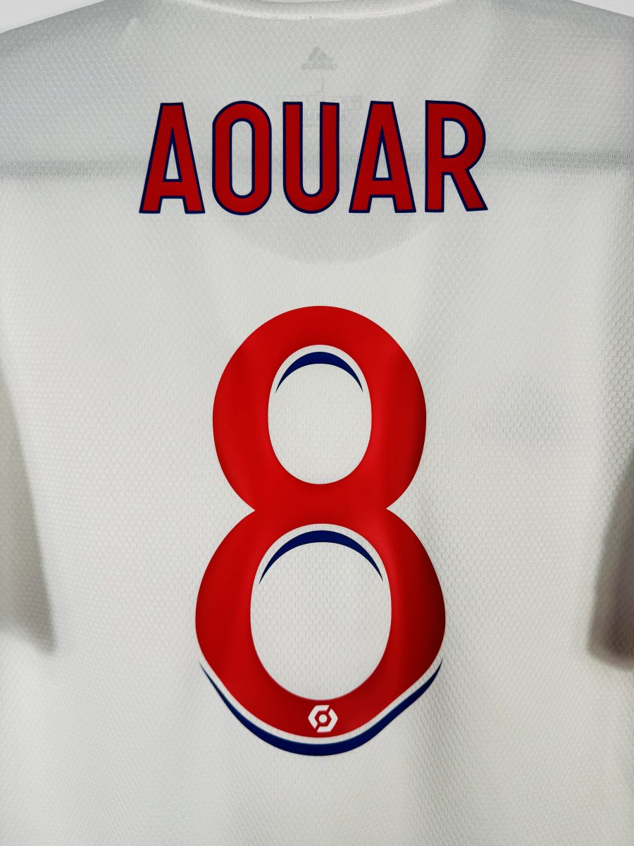 Détail flocage Aouar N°8 maillot OL 2020-2021