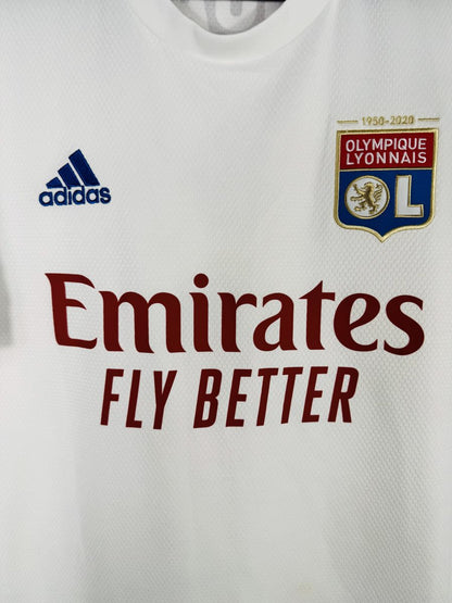 Détail écusson OL 70 ans et logo Adidas maillot domicile 2020-2021
