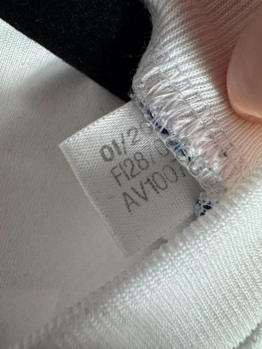 Étiquette adidas 01/20 et code d'authenticité FI2870 du maillot OL 2020-2021 domicile