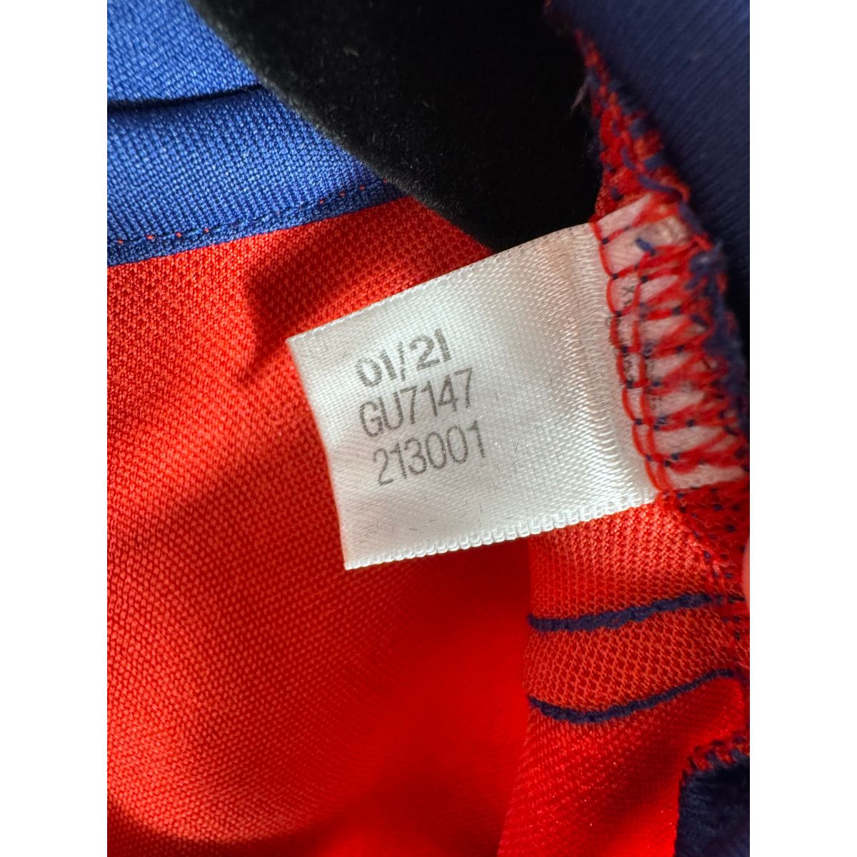 Étiquette d'authenticité avec code Adidas GU7147 prouvant l'originalité du maillot