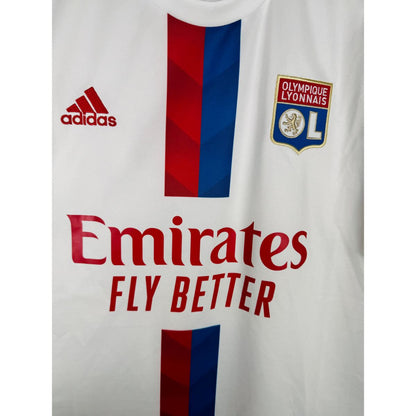 Détail de l'écusson de l'OL et du logo Adidas