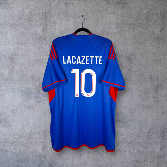 Flocage Lacazette numéro 10 sur maillot Olympique Lyonnais 2023-2024