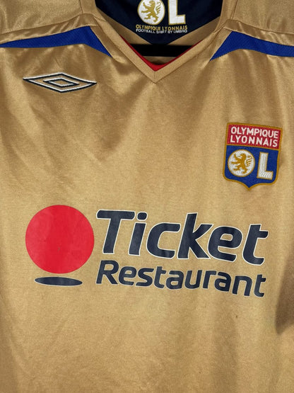 Écusson brodé Olympique Lyonnais et logo Umbro sur le maillot OL 2007-2008 extérieur