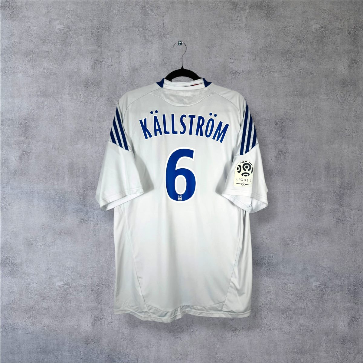 Dos du maillot Olympique Lyonnais 2010-2011 domicile avec flocage Källström numéro 6 et patch Ligue 1