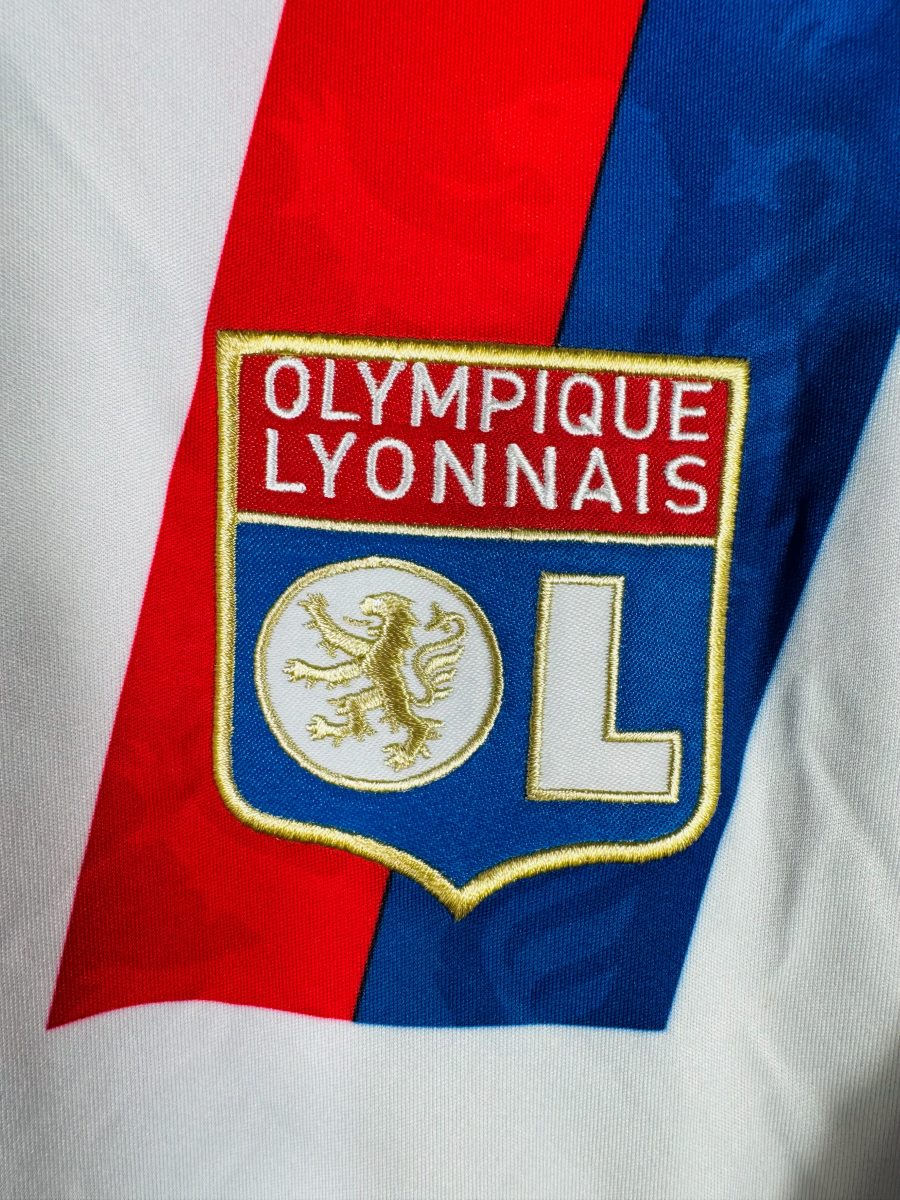Écusson brodé Olympique Lyonnais sur le maillot domicile 2010-2011 Källström