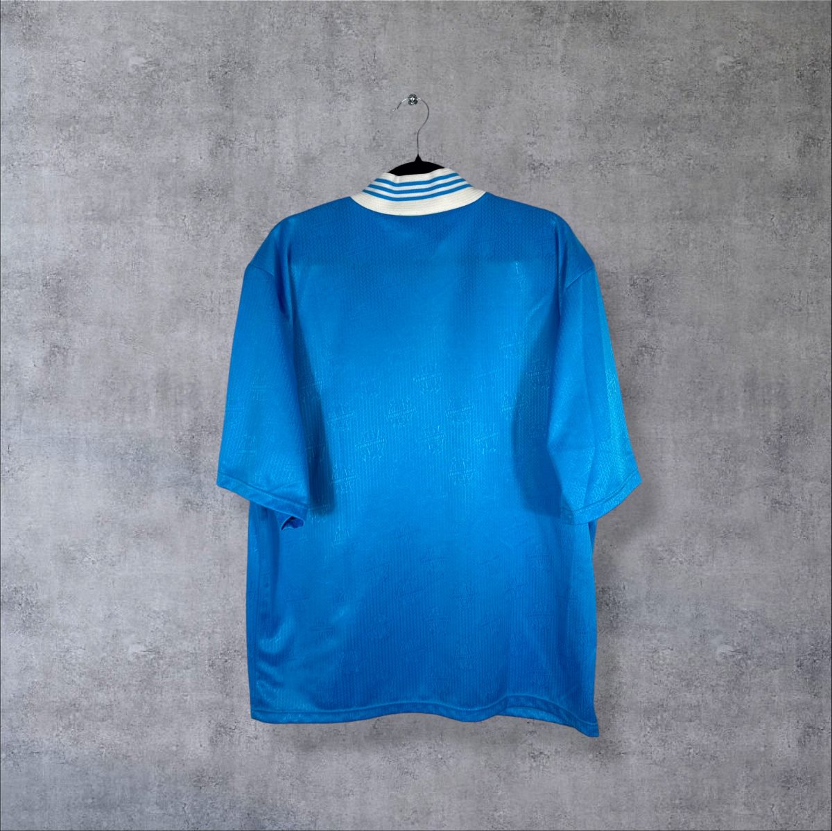 Dos vierge du maillot OM 1996-1997 extérieur bleu ciel, tissu jacquard motif Droit au But