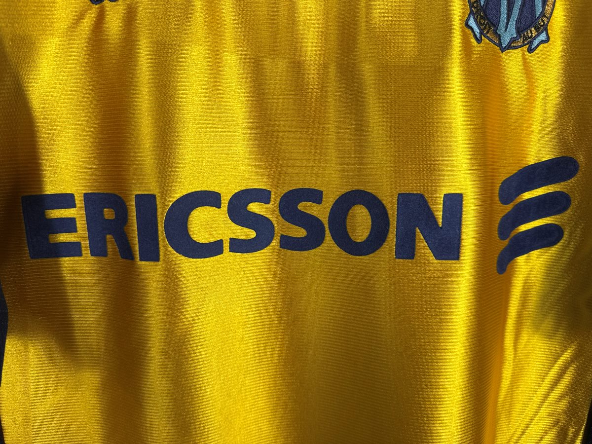 Détail du sponsor Ericsson floqué sur le maillot OM 1998-1999 third or du centenaire