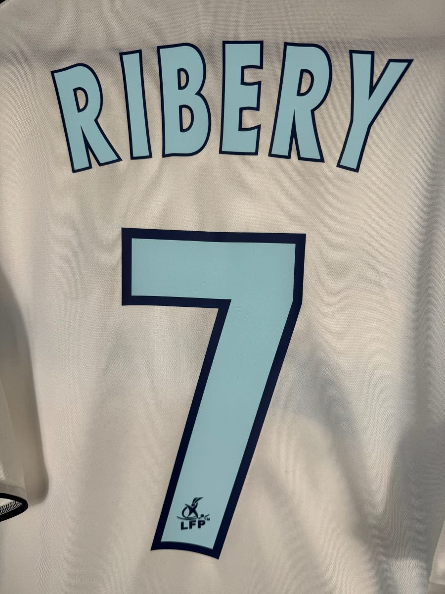 Détail flocage RIBERY 7 bleu ciel bordé bleu marine, maillot OM domicile 2005-2006